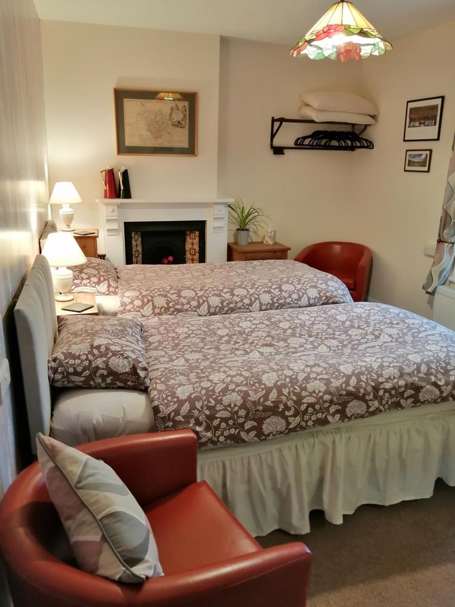Lion Hotel Llanbister Экстерьер фото